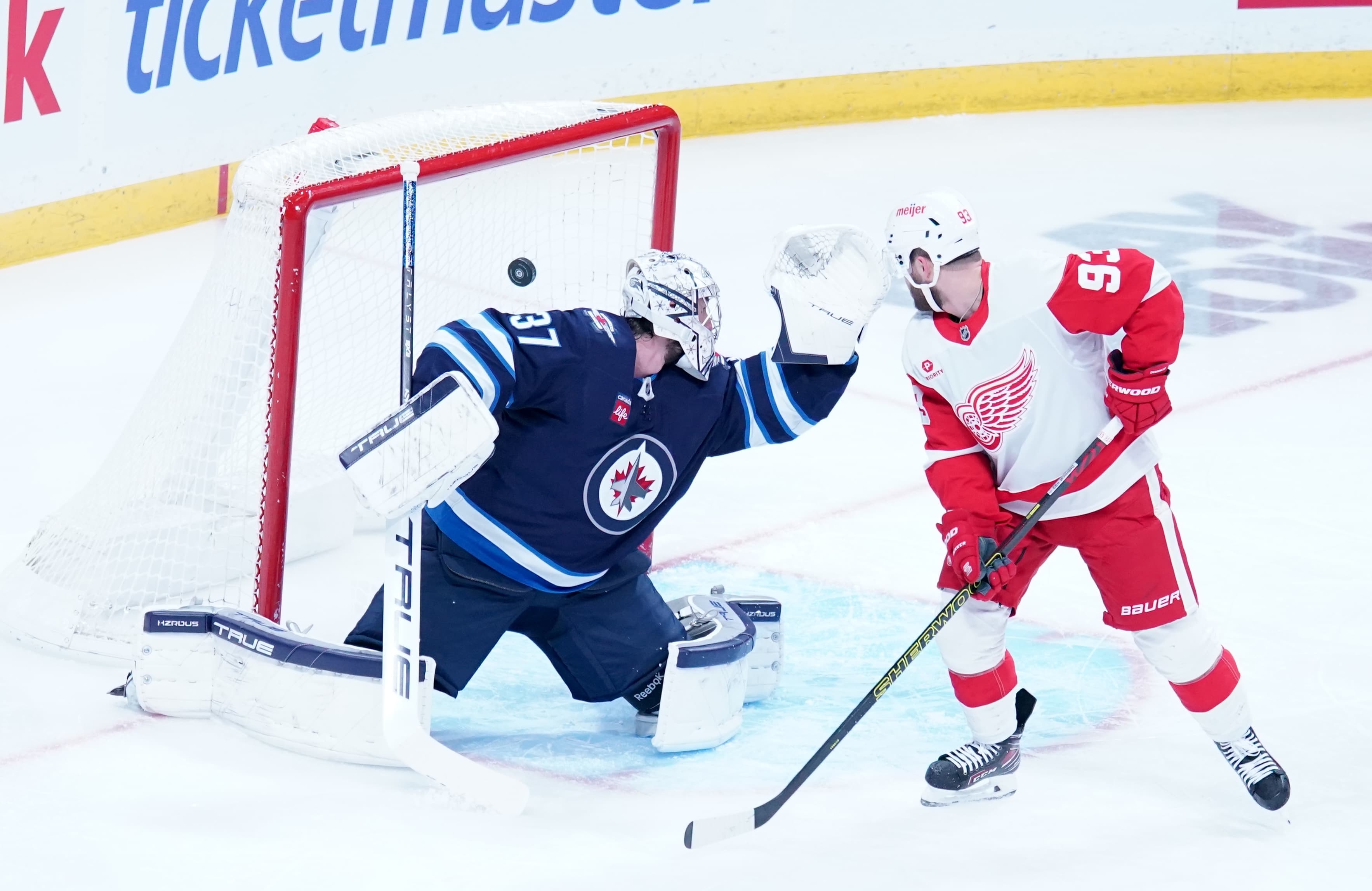 Winnipeg Upset 4-2 at Home by Detroit - Jets are as Frigid as the Weather