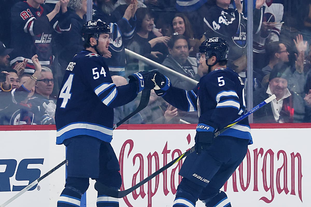 First-place Winnipeg Jets Pass Big Test With 4-1 Win Over Dallas