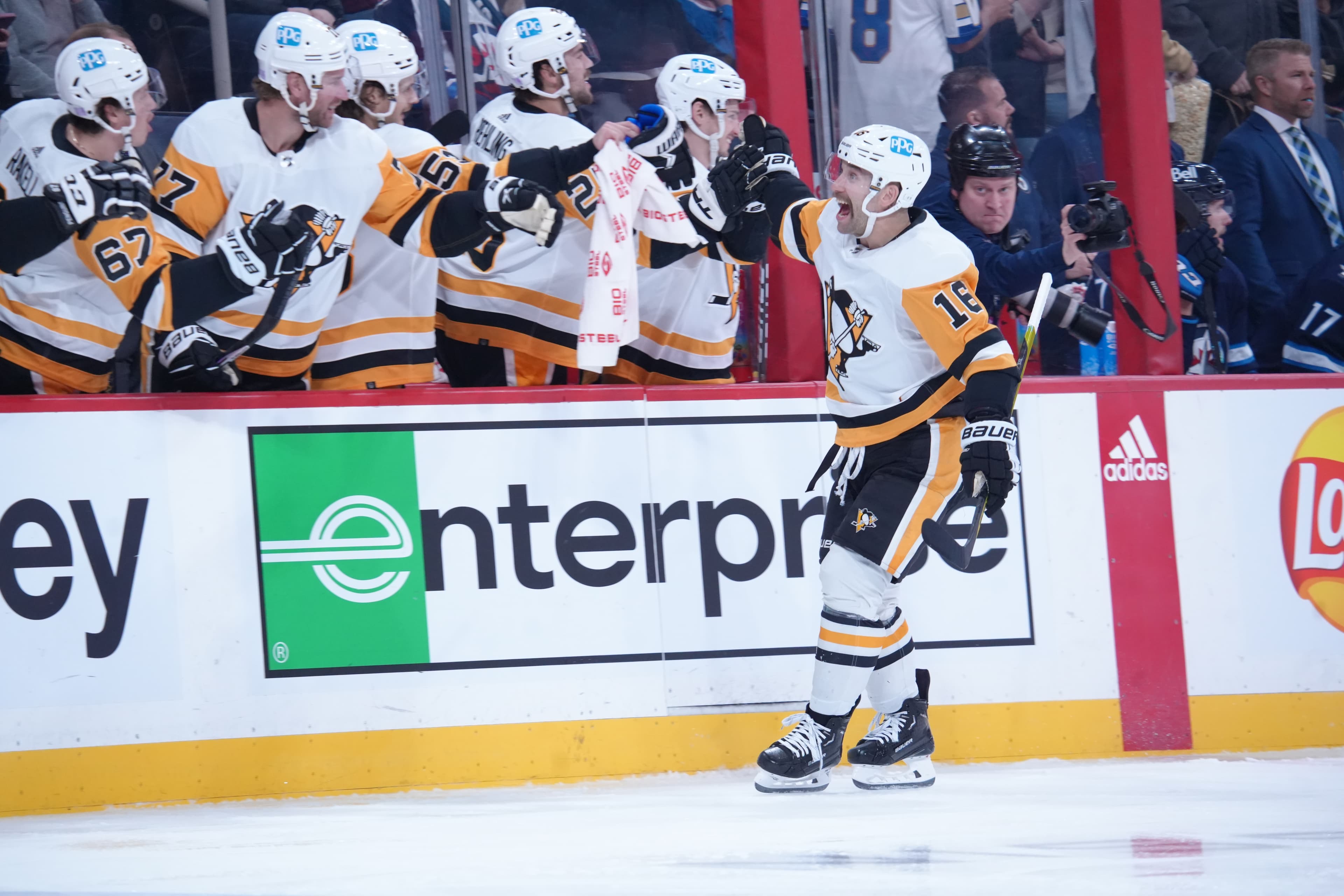 Penguins Waddle to 3-0 Victory in Snooze Fest Over Jets