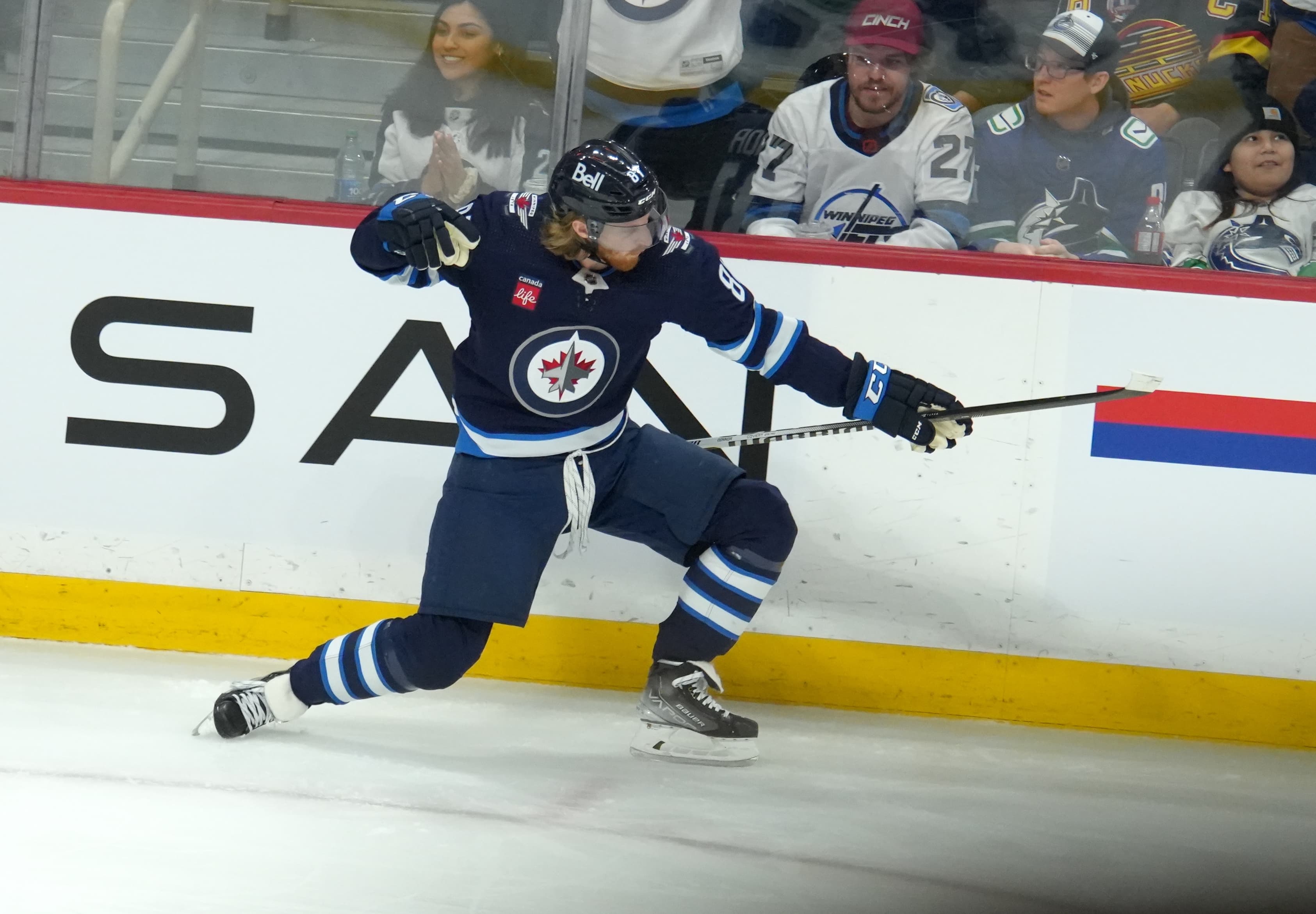 Streaking Jets Win Fifth Straight in High Scoring Affair with Canucks