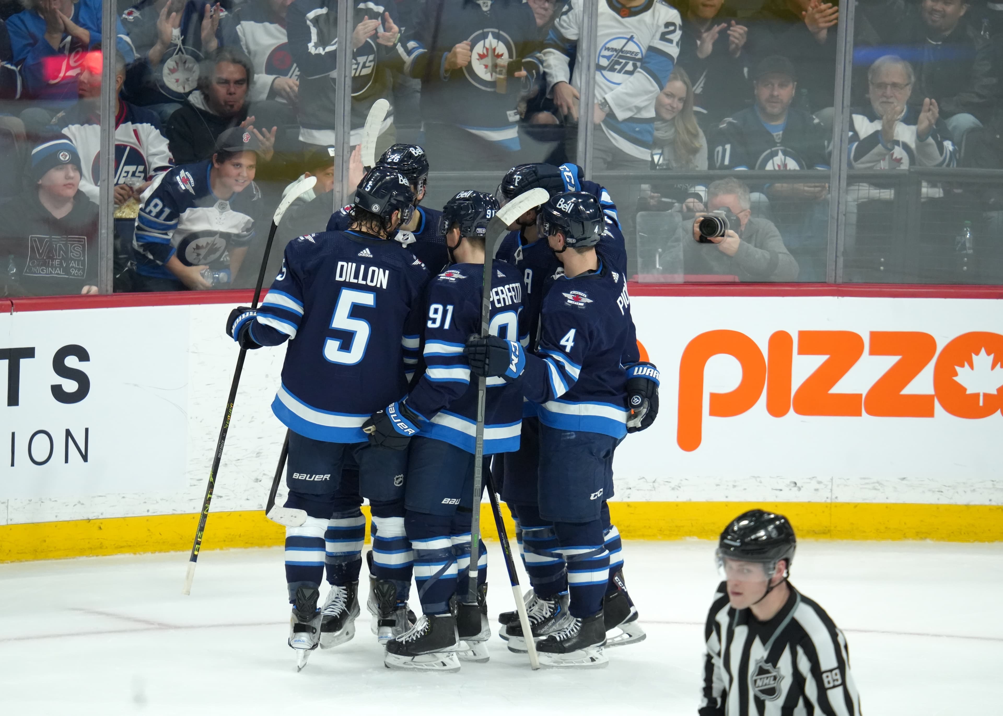 Jets Move to No. 1 in the West with Home Win Over Coyotes