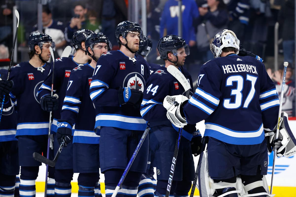 Jets Blanked on Power Play Again, Hang on to Beat Arizona 2-1