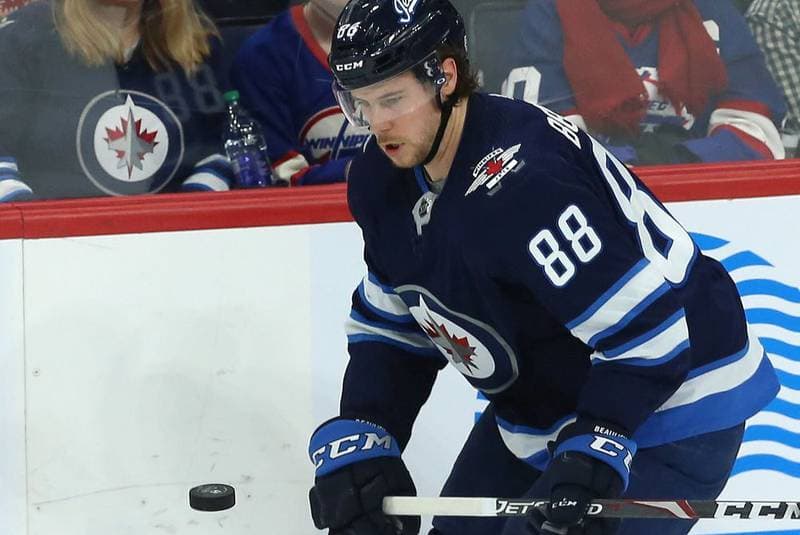 Jets Hold On to Beat Blackhawks 3-2